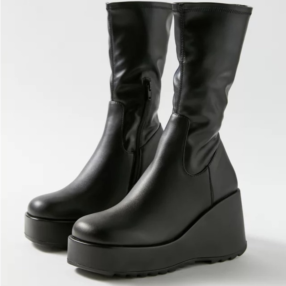 steve madden proceed wedge boot in size 6